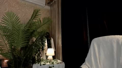 hotmuse1 online show from November 3, 2025, 1:01 pm