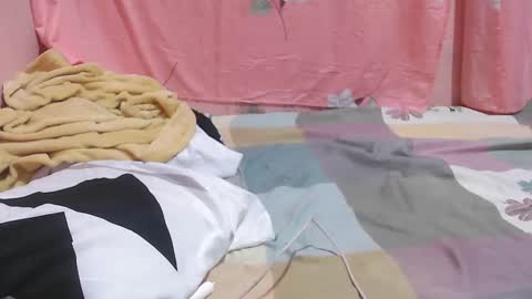 hotpink4u04 online show from December 4, 2024, 10:13 am