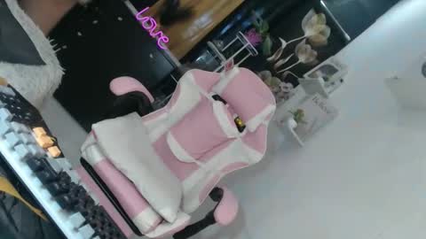 RHICAH online show from April 7, 2026, 11:04 pm