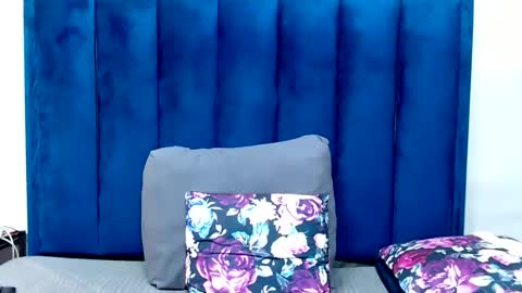 hotsmalltitsx online show from April 10, 2026, 8:02 pm