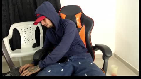 Snapshot of hotsteel420 chatting on January 19, 2025, 11:43 pm hotsteel420 online show from January 19, 2025, 11:43 pm