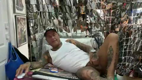 hotstuff775616 online show from April 6, 2026, 2:20 am