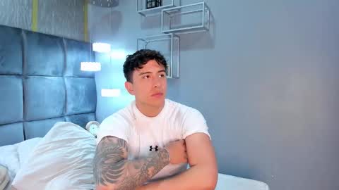 hott_boyy__ online show from November 7, 2025, 11:32 am