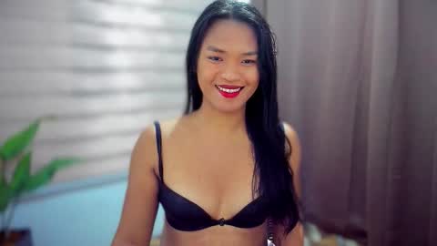 Maxine online show from September 18, 2025, 12:40 pm