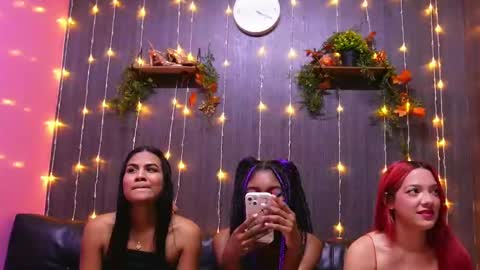 hotties_kittens18 online show from February 15, 2025, 5:41 am