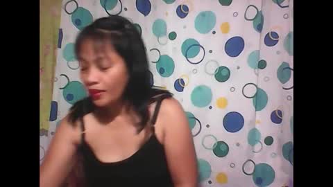 Snapshot of hottyelle1 chatting on February 3, 2026, 4:21 am hottyelle1 online show from February 3, 2026, 4:21 am