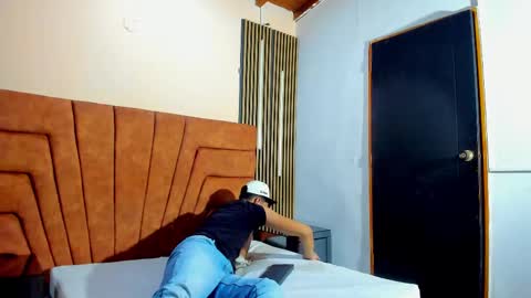 howar_01 online show from October 27, 2025, 9:19 pm