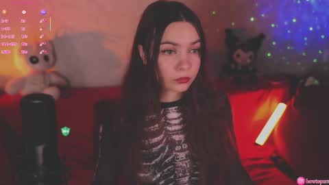 Mia online show from November 3, 2025, 4:52 pm