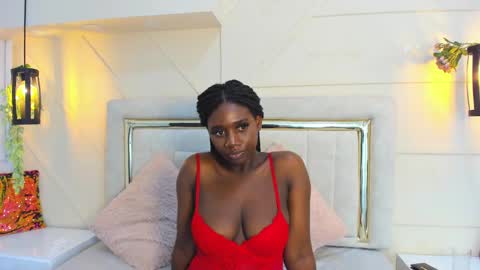 Snapshot of huddah_cam chatting on February 13, 2025, 5:33 pm huddah online show from February 13, 2025, 5:33 pm