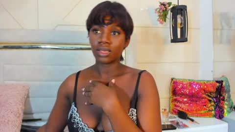 Snapshot of huddah_cam chatting on February 26, 2025, 2:25 pm huddah online show from February 26, 2025, 2:25 pm