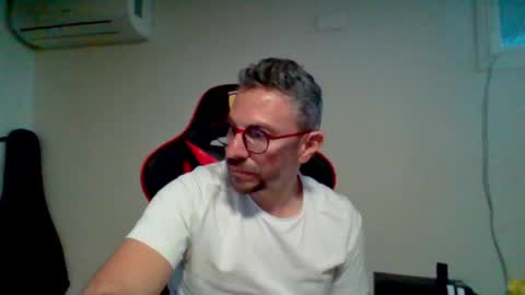 Snapshot of huge__cumshot chatting on April 4, 2026, 3:31 pm huge__cumshot online show from April 4, 2026, 3:31 pm