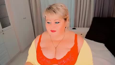 Snapshot of huge_booobs chatting on December 9, 2024, 6:46 pm milli online show from December 9, 2024, 6:46 pm