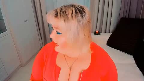 Snapshot of huge_booobs chatting on December 31, 2024, 4:35 pm milli online show from December 31, 2024, 4:35 pm