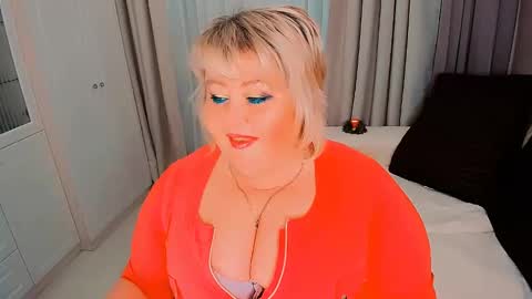 Snapshot of huge_booobs chatting on January 1, 2025, 12:43 am milli online show from January 1, 2025, 12:43 am
