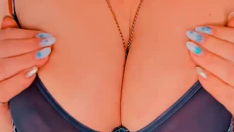 Snapshot of huge_booobs chatting on January 9, 2025, 7:18 pm milli online show from January 9, 2025, 7:18 pm