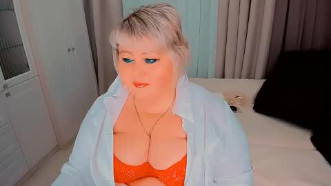 Snapshot of huge_booobs chatting on January 13, 2025, 7:42 pm milli online show from January 13, 2025, 7:42 pm