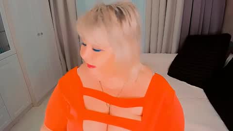 Snapshot of huge_booobs chatting on January 19, 2025, 8:30 pm milli online show from January 19, 2025, 8:30 pm