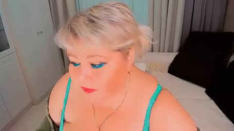 Snapshot of huge_booobs chatting on January 21, 2025, 7:06 pm milli online show from January 21, 2025, 7:06 pm