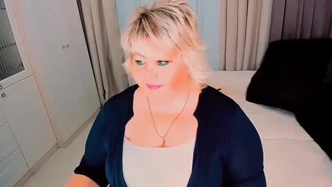 Snapshot of huge_booobs chatting on January 26, 2025, 1:58 pm milli online show from January 26, 2025, 1:58 pm
