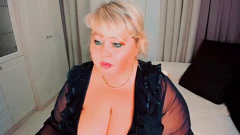Snapshot of huge_booobs chatting on January 28, 2025, 8:58 pm milli online show from January 28, 2025, 8:58 pm