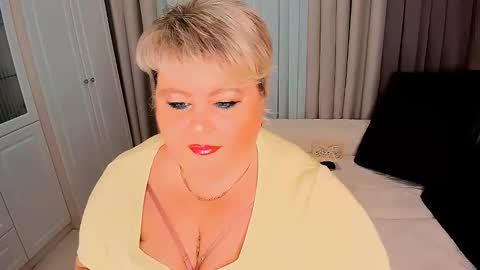Snapshot of huge_booobs chatting on February 10, 2025, 3:53 pm milli online show from February 10, 2025, 3:53 pm