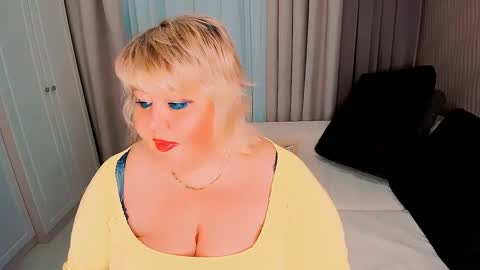 Snapshot of huge_booobs chatting on March 2, 2025, 3:05 pm milli online show from March 2, 2025, 3:05 pm