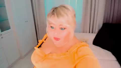 Snapshot of huge_booobs chatting on September 11, 2025, 3:50 am milli online show from September 11, 2025, 3:50 am