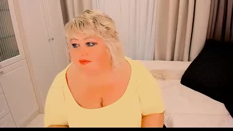 Snapshot of huge_booobs chatting on September 22, 2025, 6:10 pm milli online show from September 22, 2025, 6:10 pm
