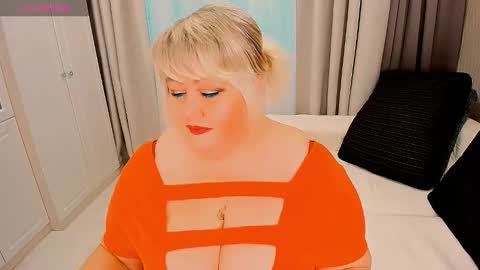 Snapshot of huge_booobs chatting on October 8, 2025, 12:25 pm milli online show from October 8, 2025, 12:25 pm