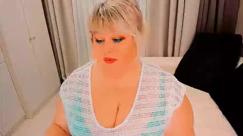 Snapshot of huge_booobs chatting on October 22, 2025, 7:13 pm milli online show from October 22, 2025, 7:13 pm