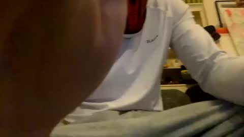 hugewhitecockboy online show from November 20, 2025, 10:37 am