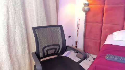 Snapshot of hugo_cano chatting on November 8, 2025, 2:01 am Hugo Cano online show from November 8, 2025, 2:01 am