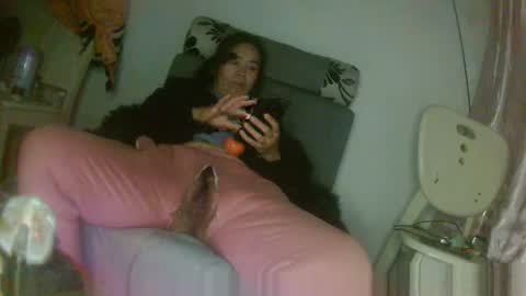 hujiajia520321431 online show from February 13, 2026, 9:33 pm