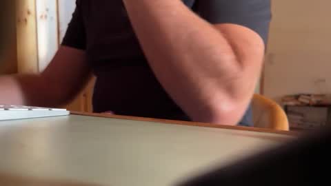 hukobossx online show from October 30, 2025, 11:44 am