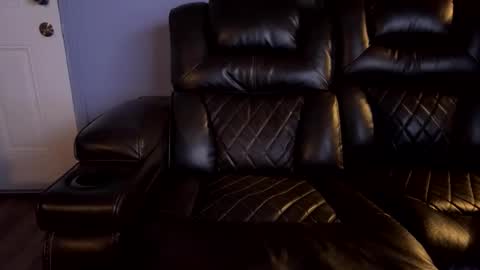 humbertoramirez1869 online show from April 13, 2026, 4:40 am