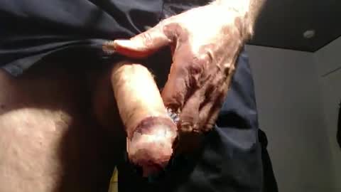 Big uncut cock dripping online show from April 16, 2026, 5:03 pm