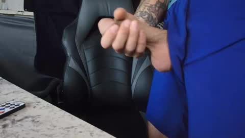 Snapshot of hungbidad666 chatting on November 19, 2025, 8:42 pm FootLover online show from November 19, 2025, 8:42 pm