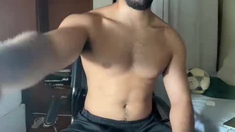 Snapshot of hunglatinnerd chatting on April 7, 2026, 2:23 am hunglatinnerd online show from April 7, 2026, 2:23 am