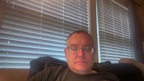 Snapshot of hungron9 chatting on May 19, 2026, 12:33 pm AARON online show from May 19, 2026, 12:33 pm