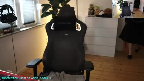 Snapshot of hungry_26 chatting on December 17, 2025, 9:37 am hungry_26 online show from December 17, 2025, 9:37 am