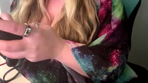 Snapshot of hungry_horny_hippo chatting on April 8, 2026, 11:37 pm Hungry Horny Hippo online show from April 8, 2026, 11:37 pm