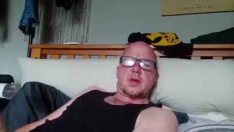 Snapshot of hungsingledad79 chatting on June 26, 2026, 3:38 pm HuingsingleDad79 online show from June 26, 2026, 3:38 pm