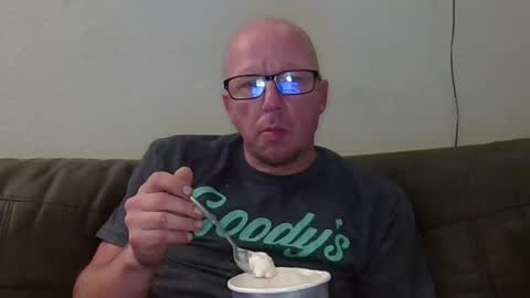 Snapshot of hungsingledad79 chatting on July 30, 2026, 8:35 am HuingsingleDad79 online show from July 30, 2026, 8:35 am