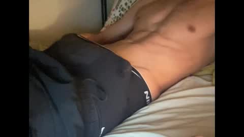 hungtwink online show from April 21, 2026, 11:40 pm