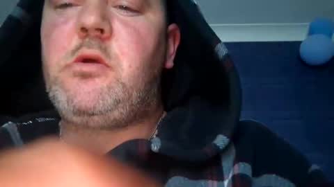 hunk1987_ online show from April 20, 2026, 9:49 pm