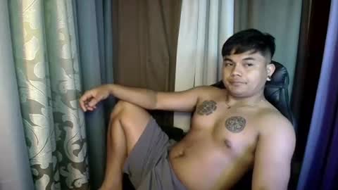 hunkyzeus online show from July 12, 2026, 6:32 pm