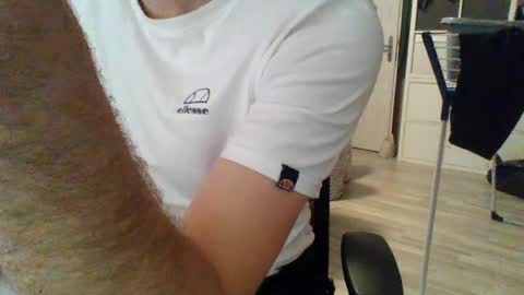 Snapshot of hunting_007 chatting on July 10, 2026, 7:01 am hunting_007 online show from July 10, 2026, 7:01 am