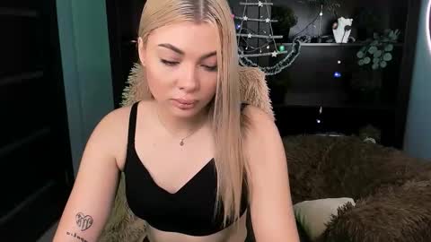 Snapshot of hyileyclark chatting on December 14, 2025, 9:25 am hyileyclark online show from December 14, 2025, 9:25 am