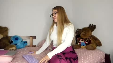 Hyun Joo online show from April 23, 2026, 10:01 pm