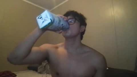 hyunluv online show from November 6, 2025, 8:37 am